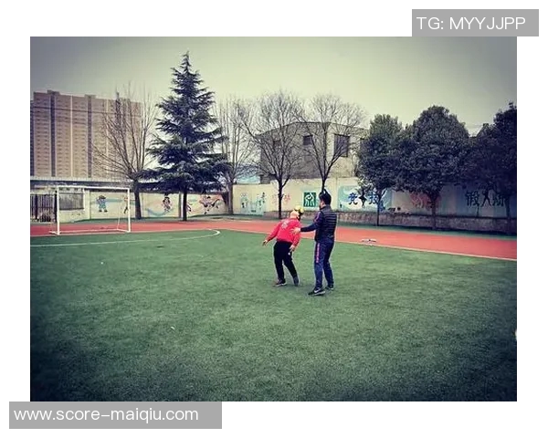 提升球技的必备装备足球训练服长裤让你在场上尽显风采